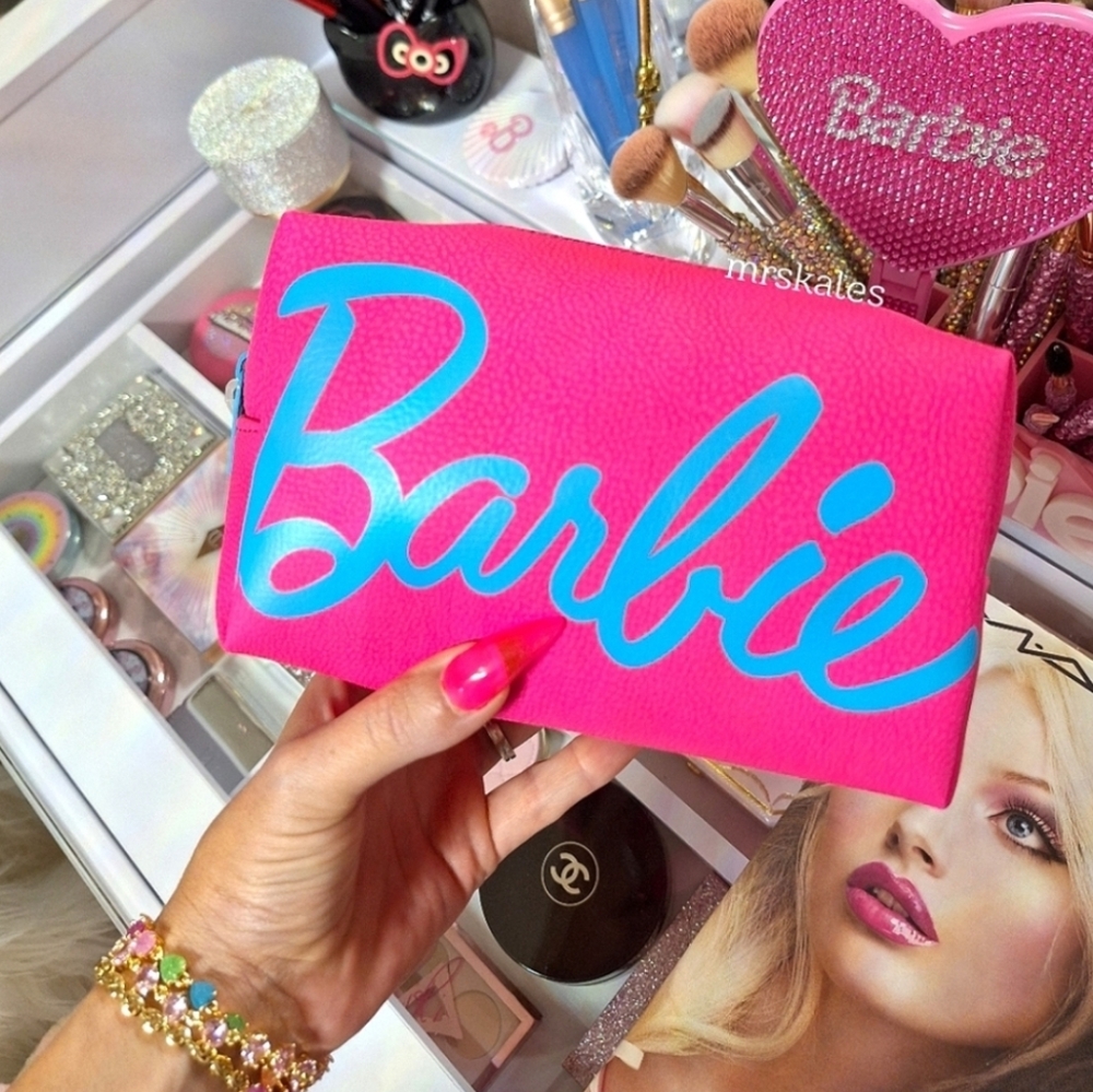 Barbie Makeup Bag - Picture 3 of 11